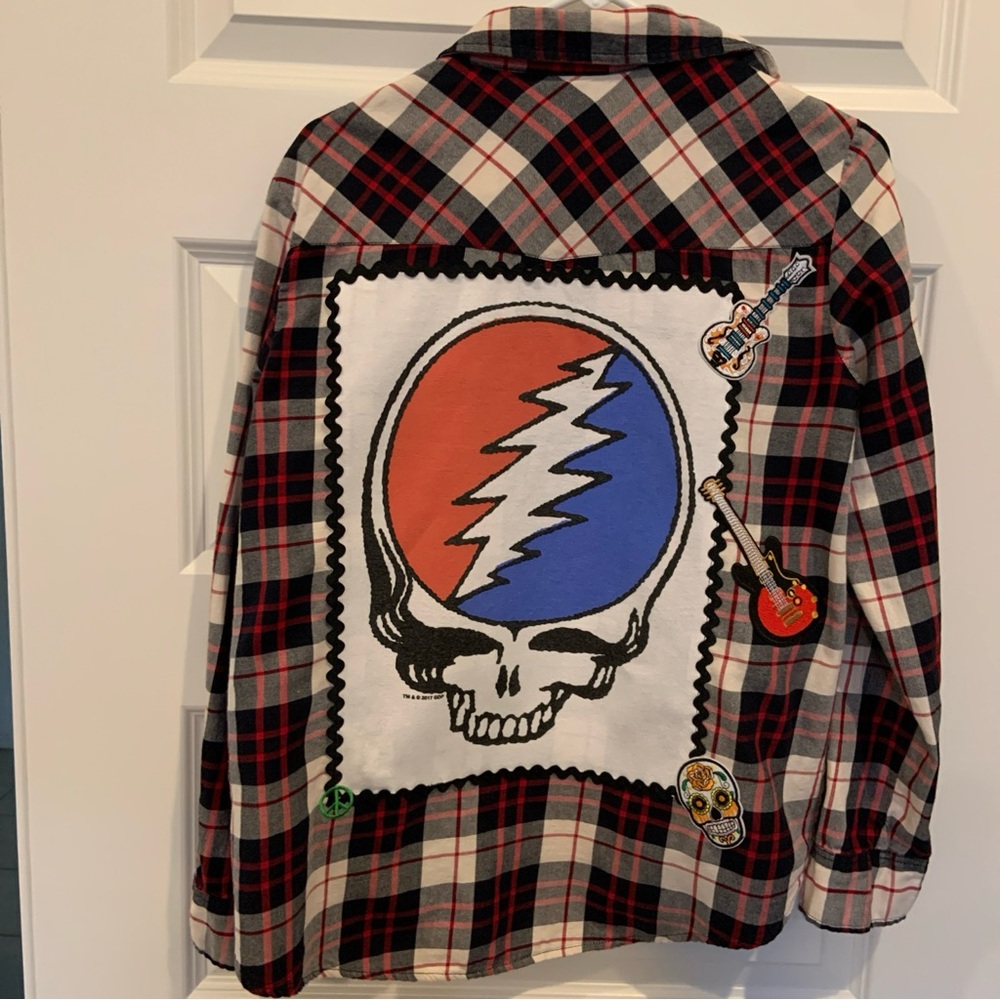 Custom Made Grateful Dead graphic black and red snap front flannel shirt Sz M